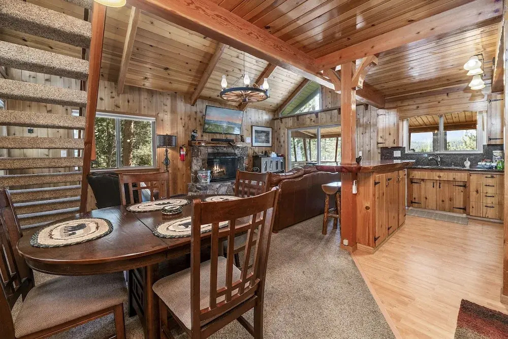 D And V Retreat - Modern Aesthetics Meet Mountain Charm In This Gorgeous Cabin! Game Room! 2 Bedroom Home