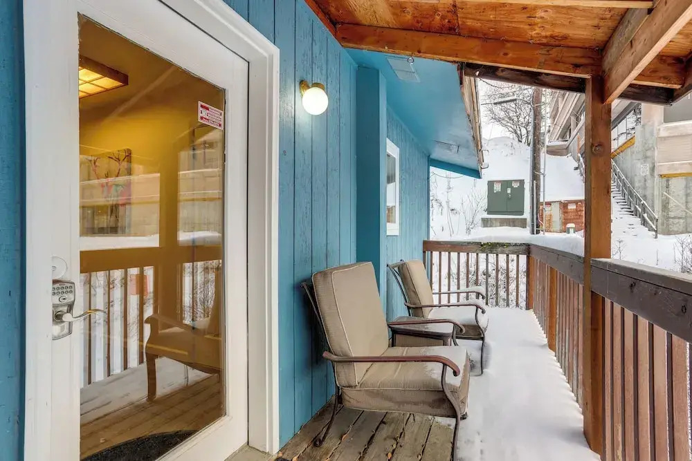 Waterfront Apt, Walk to Town & Coastal Trail!