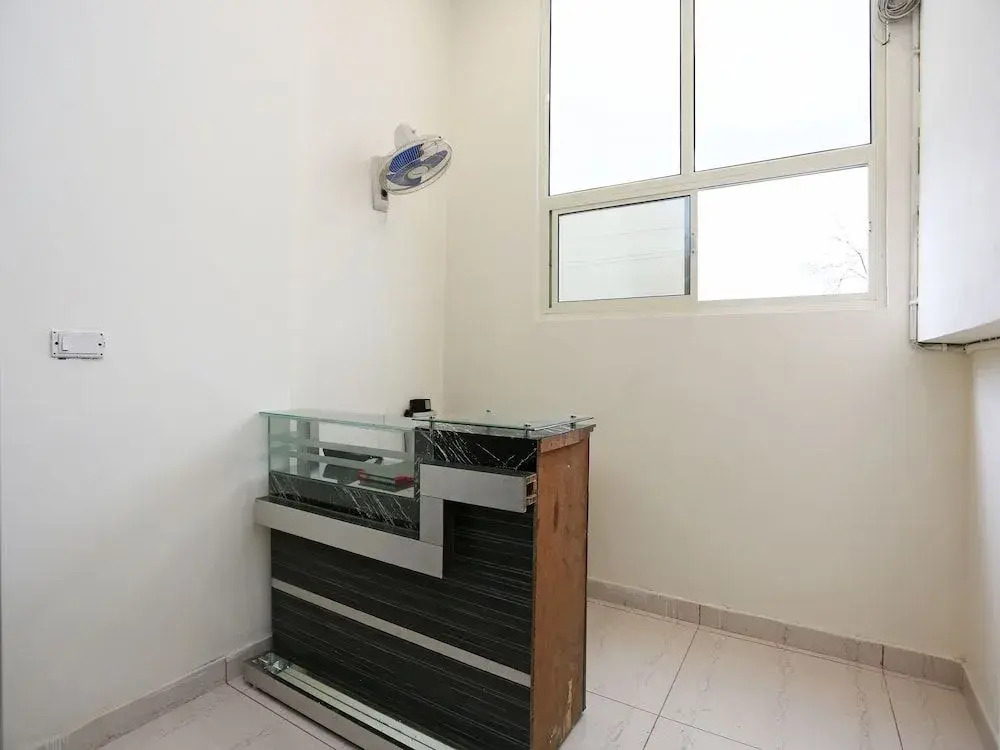 OYO 15733 A-1 Residency