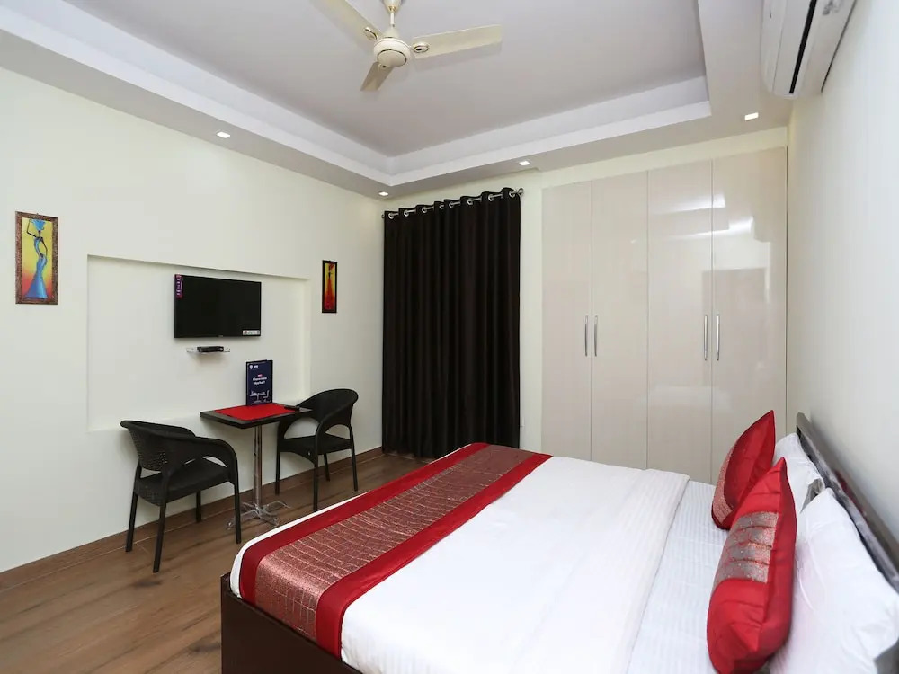 OYO 11090 Maira Homes