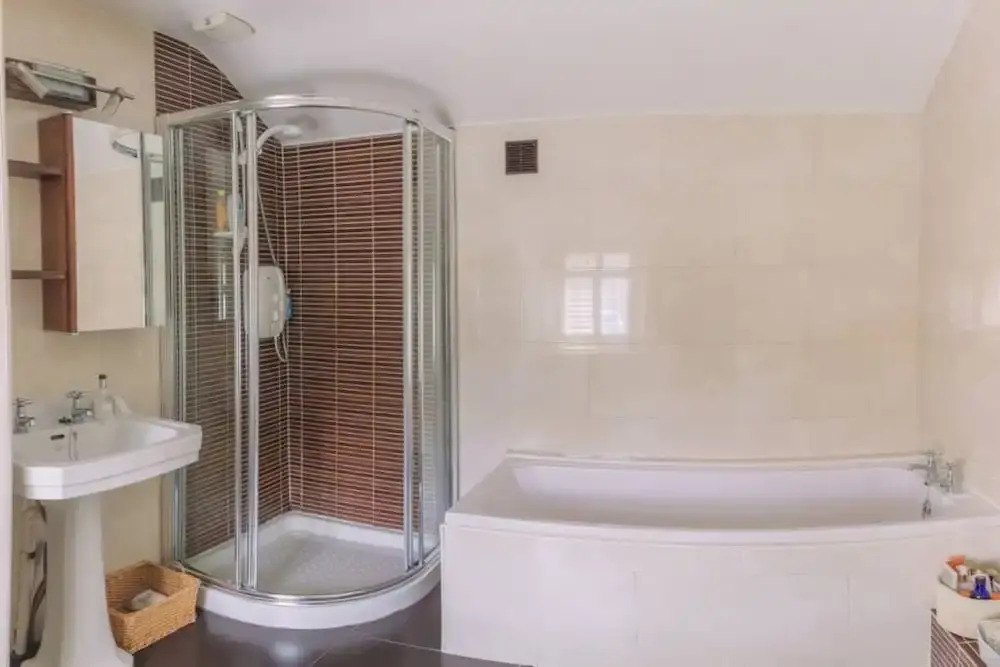 2 Bedroom House Near The Sea