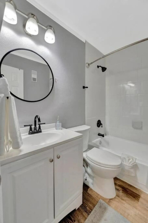 Sunset on the Bay Designer Condo with Private Balcony and Hotel Heated Pool