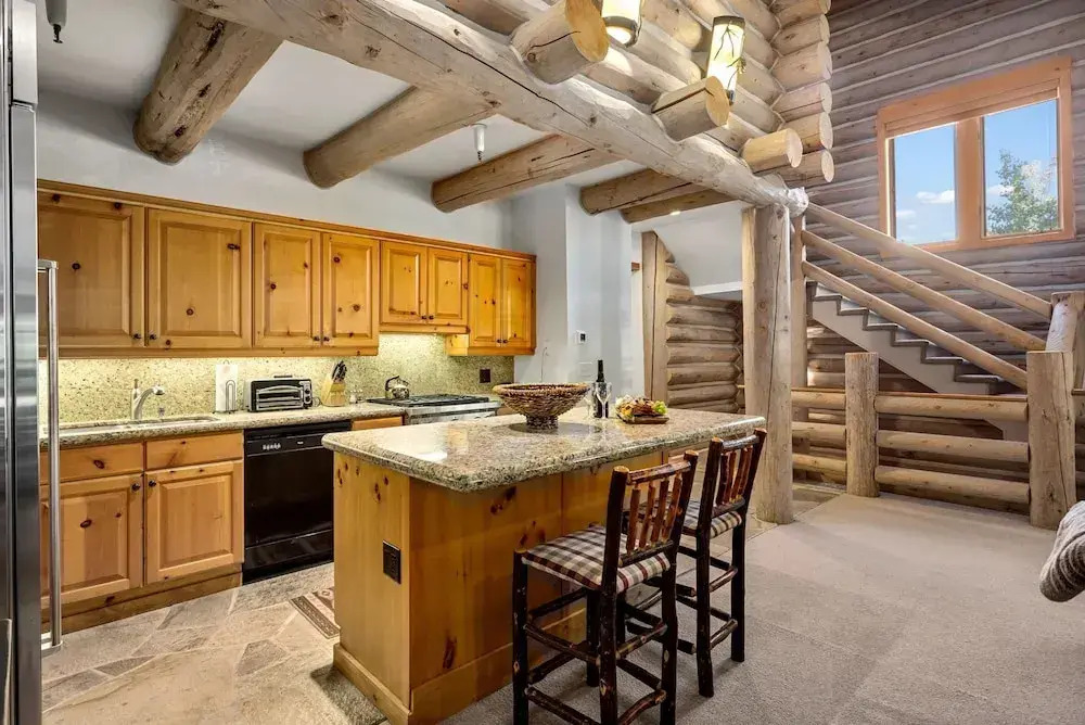 Pine Inn at Trail's End Lodge - Three Bedroom Residence with Spa #1 3 Condo