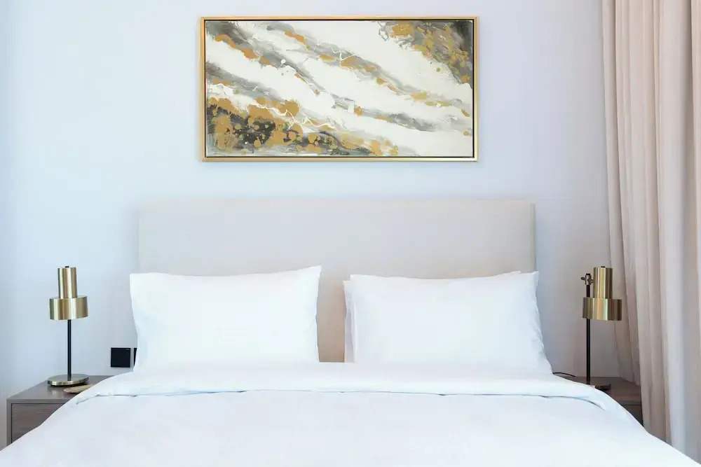 Luxurious 2-BR Oasis Steps Burj Khalifa