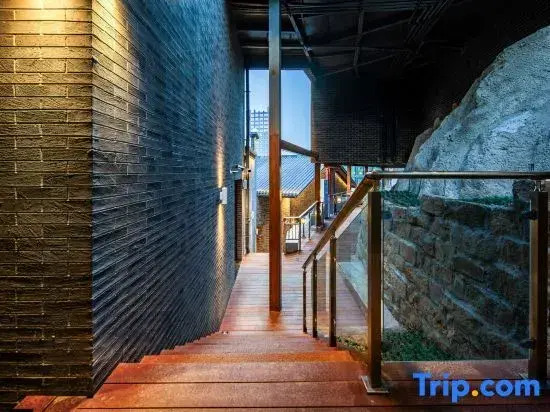 SFEEL Designer Hotel (Chongqing Nanbin Road Xiahaoli Store)