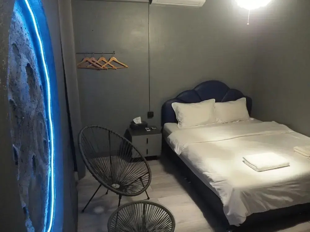 Doctor Alien Hostel