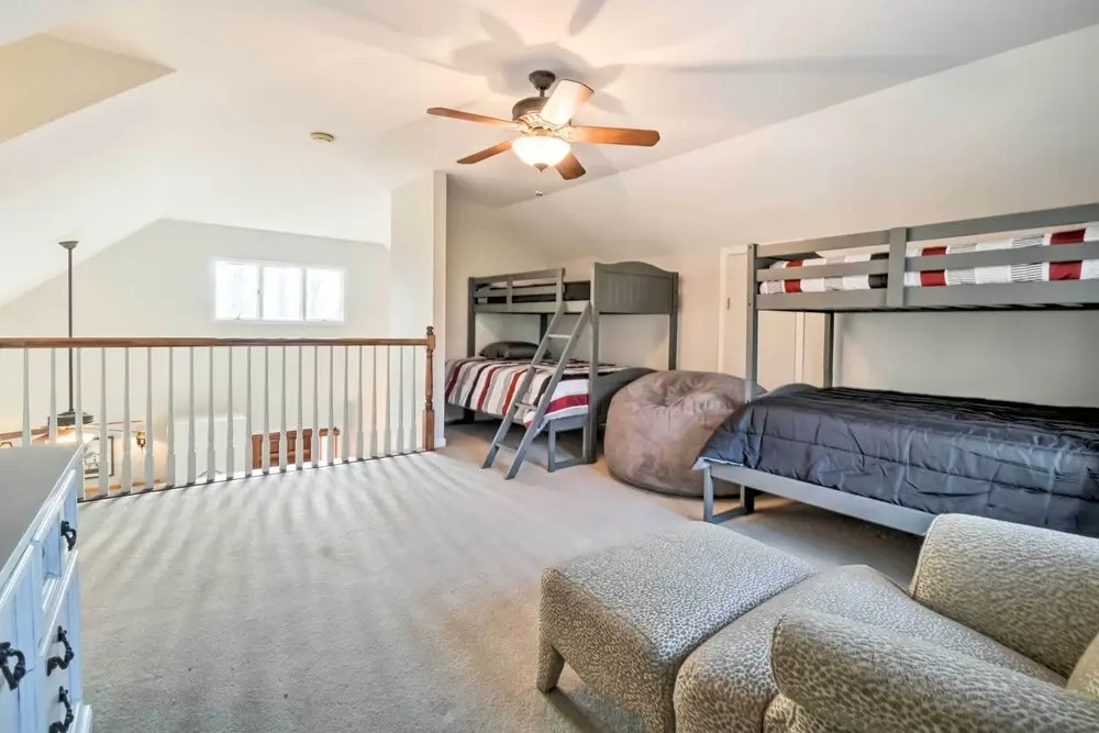 Relax Poolside! Family Getaway in Nashville Area