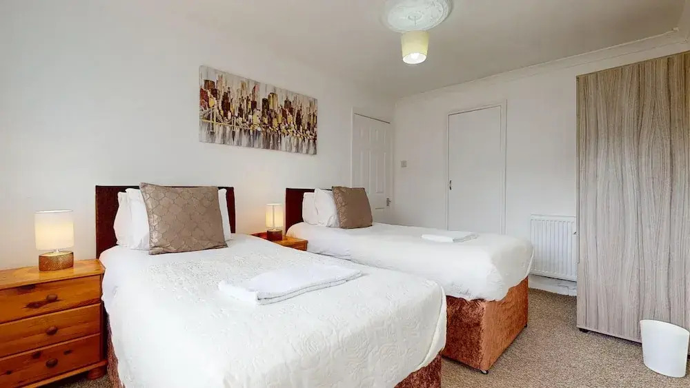 Lovely 3 Bedroom House in Dagenham With Parking