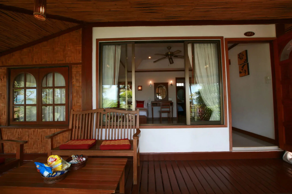 Lipa Lodge Beach Resort