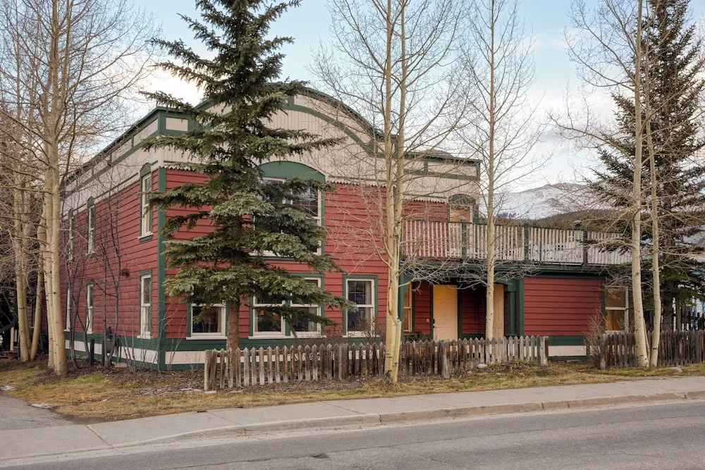 Holly by Avantstay In the Heart of Breckenridge w/ Hot Tub, Game Room & Roof Top Patio Sleeps 24