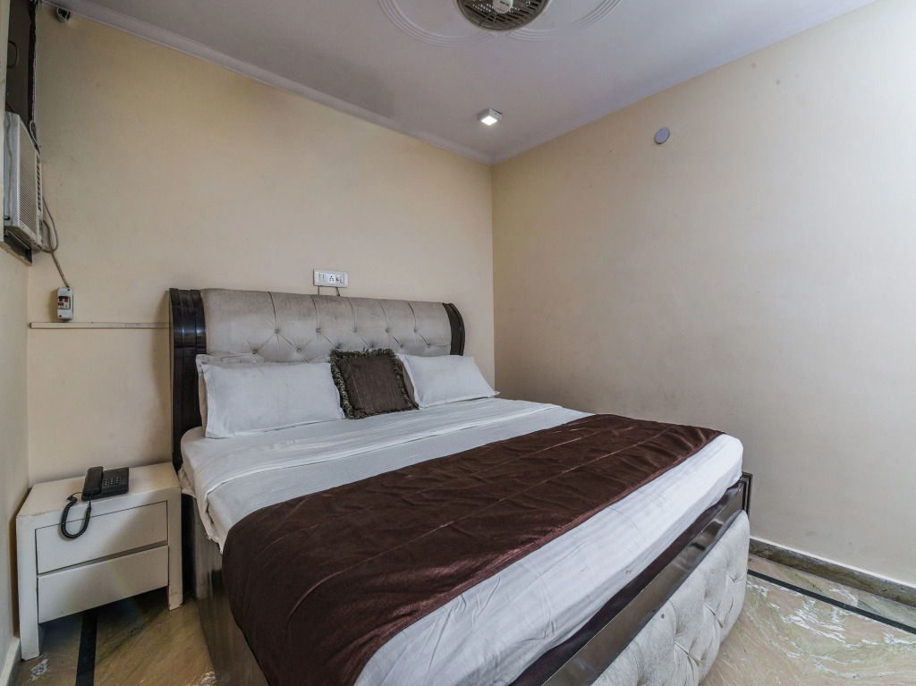 OYO 15763 Hotel Grand inn