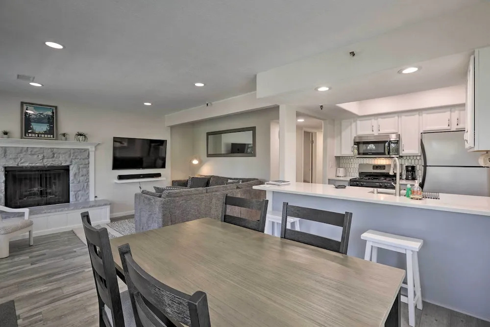 < 1 Mi to Slopes! 'heavenly Daze Chalet' in Tahoe