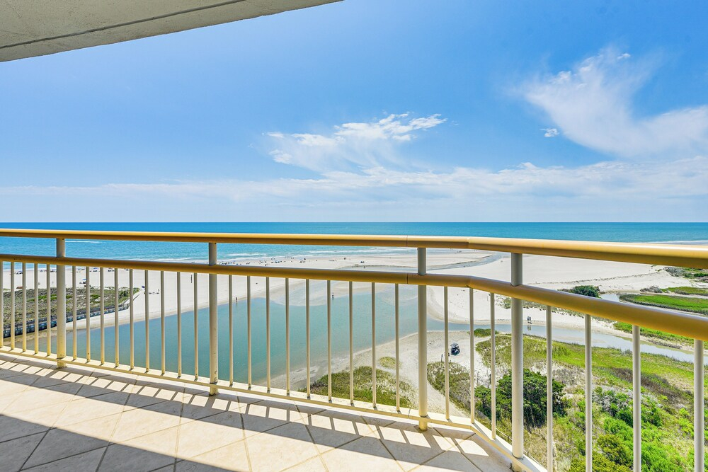 Oceanfront Resort Condo w/ Pools in Myrtle Beach