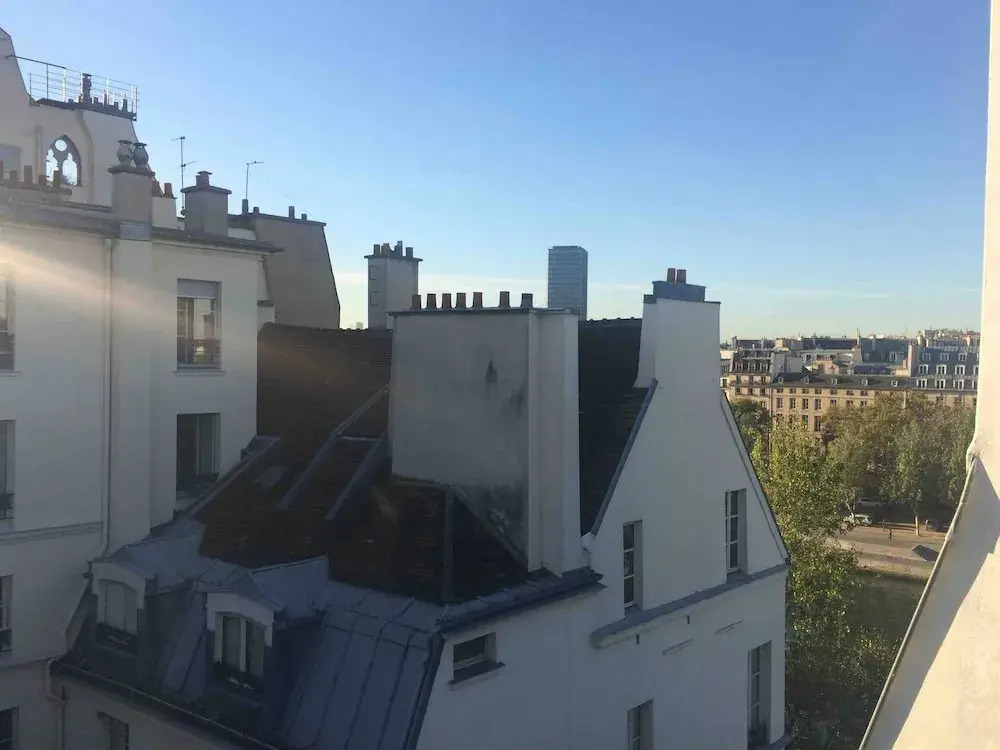 Ile St Louis. Silence And Swing Over The Roofs !