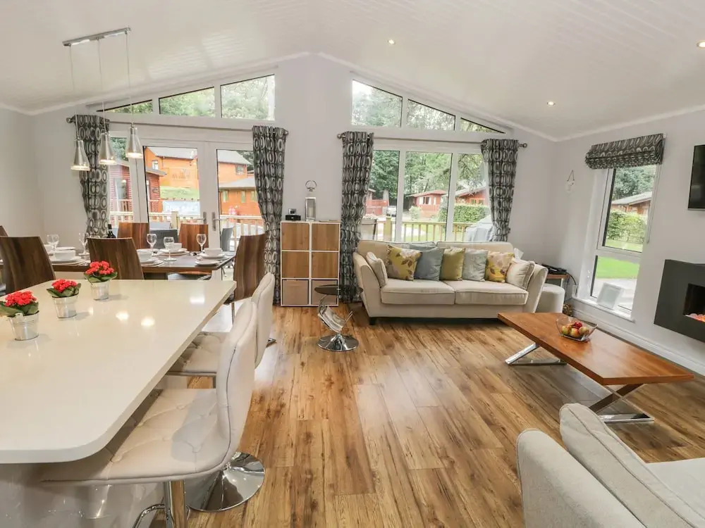 Broad Larch Lodge