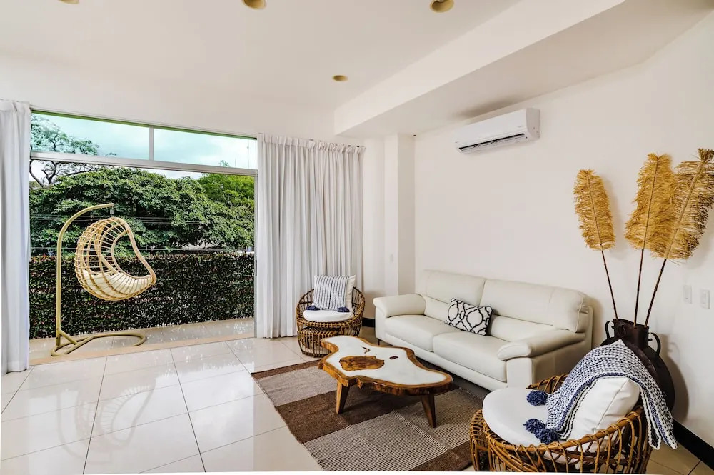 mVillas - Luxury 2Bed 2Bath Condo w Pool