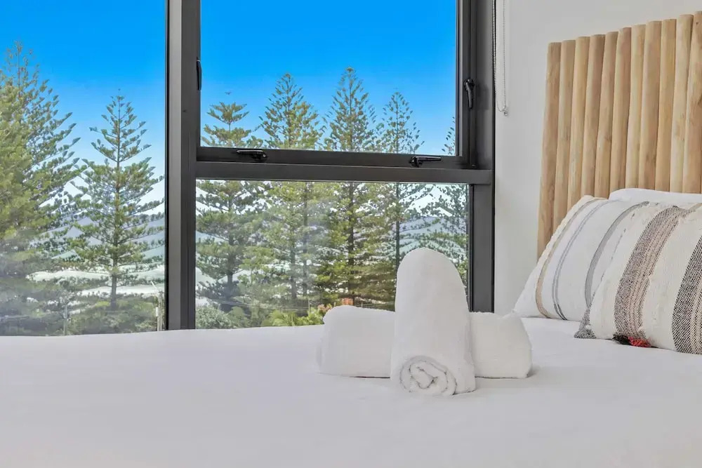 SANDBAR BURLEIGH HEADS with OCEAN VIEWS