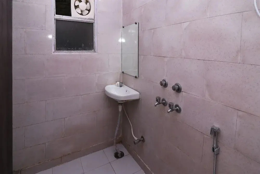 OYO 18625 Prem Hotel