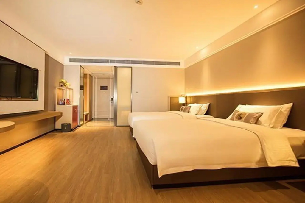 ECHENG Hotel (Zhanjiang Wuchuan Jinsha Plaza)