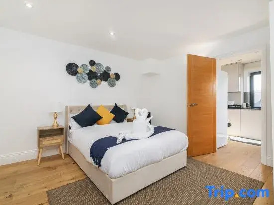 Shoreditch Zone 1 London Stylish Apartment with Balcony | Sleeps 4