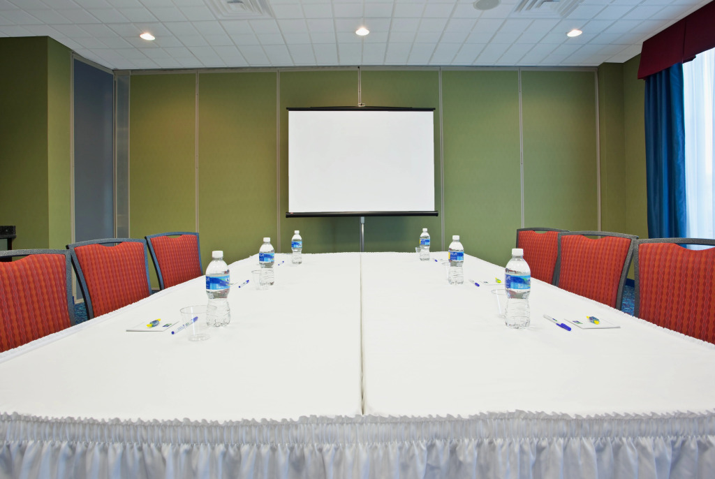 Holiday Inn Express Hotel and Suites Akron South-Airport Area by IHG