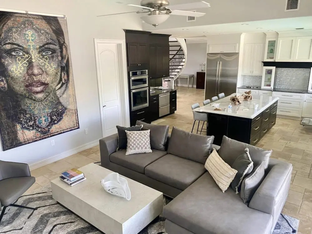 5 Bedroom Luxe Villa on Deep Water Intracoastal