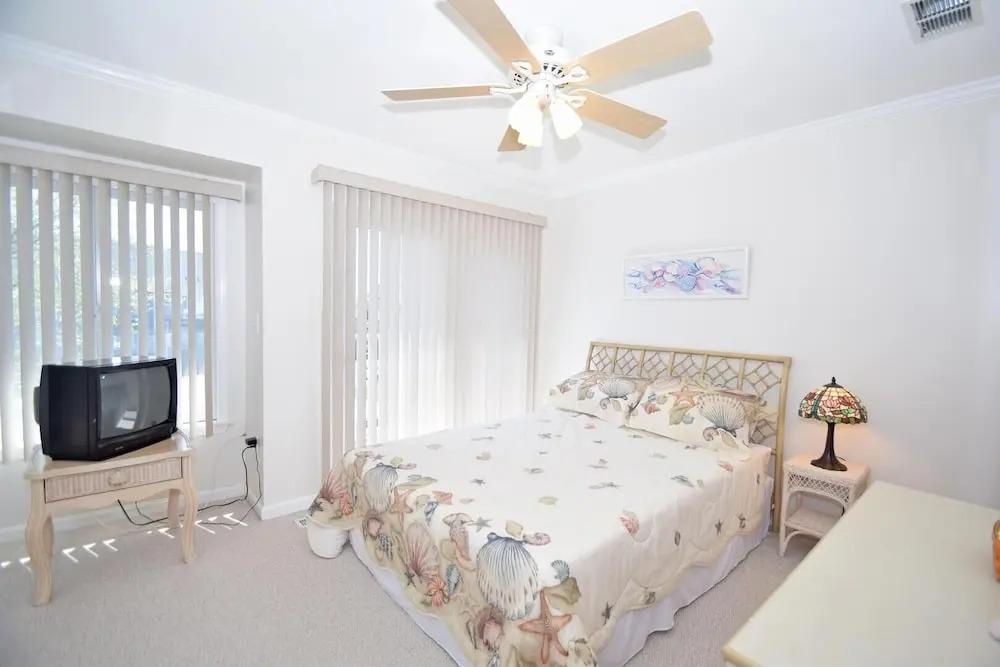 Harbour Island 45g 2 Bedroom Townhouse by RedAwning