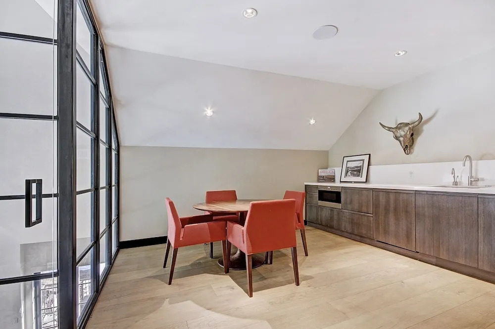 Iconic 5 Bedroom Penthouse at the Ritz-Carlton by RedAwning
