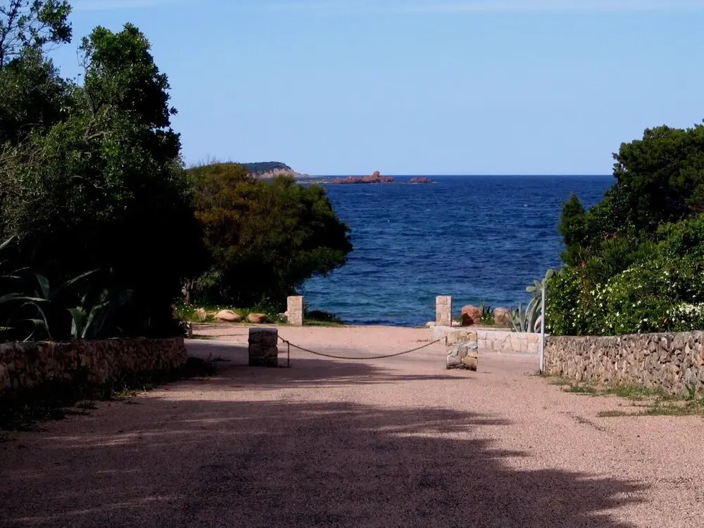 Villa With 5 Bedrooms in Lecci, With Wonderful sea View, Enclosed Gard