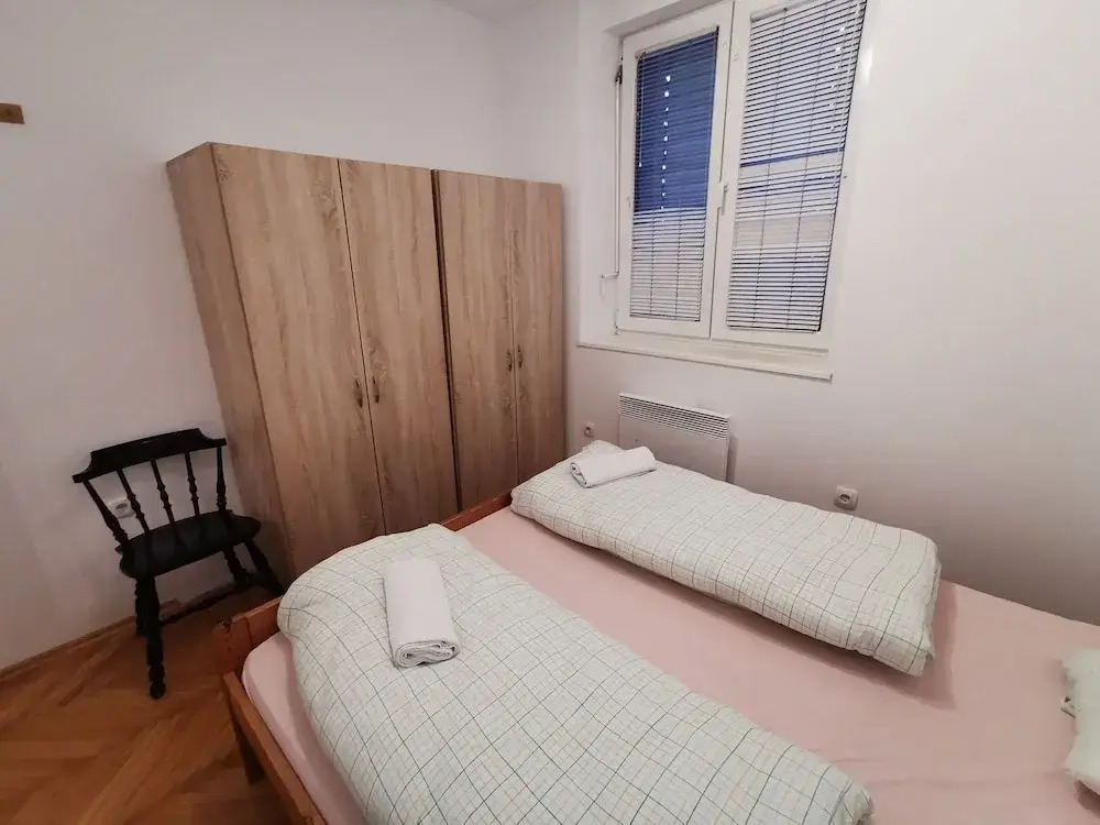 Apartment for four with free parking