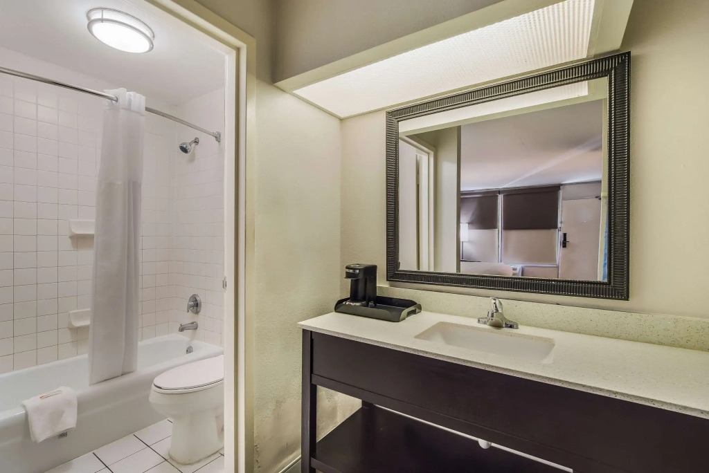 Clarion Inn & Suites Florence - Darlington