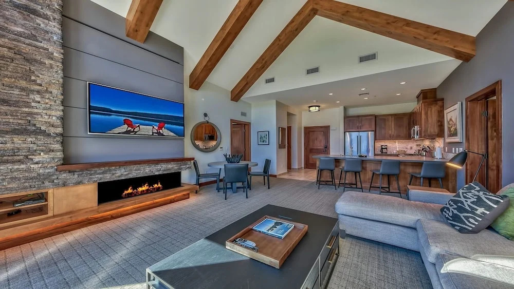 Luxury 2br Steps From Heavenly Village & Gondola 2 Bedroom Condo by RedAwning