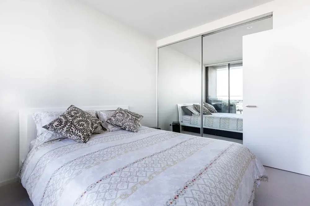 Sabrina, 2BDR Docklands Apartment