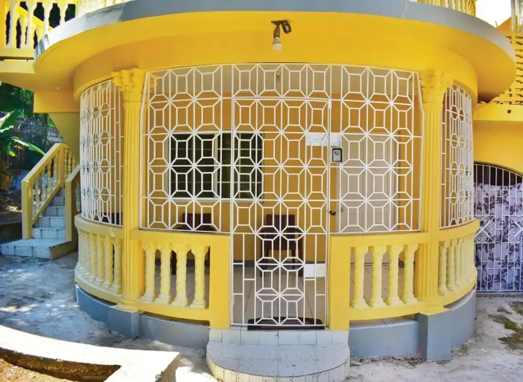 Unity Villa one bedroom apartment close to Montego Bay and Beaches with wifi