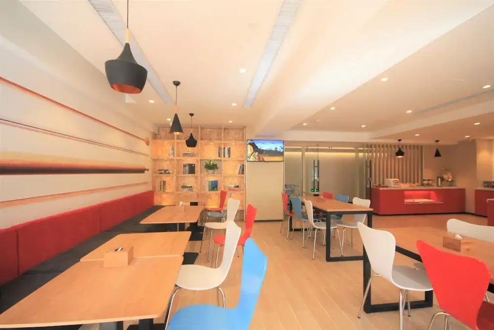 Aifeel Hotel (South Square of Shenyang North Railway Station)