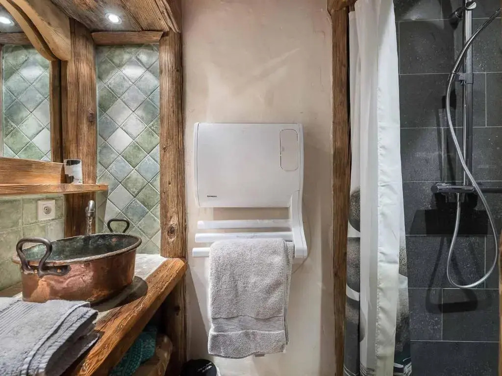 Chalet authentique avec jacuzzi, sauna et parking pour 12 personnes - FR-1-566-8