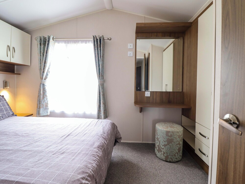 Sea Breeze C38 Dyffryn Seaside Estate