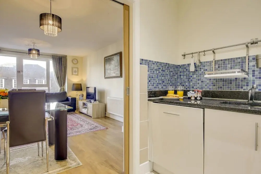 Modern Glenthorne Road Apartment
