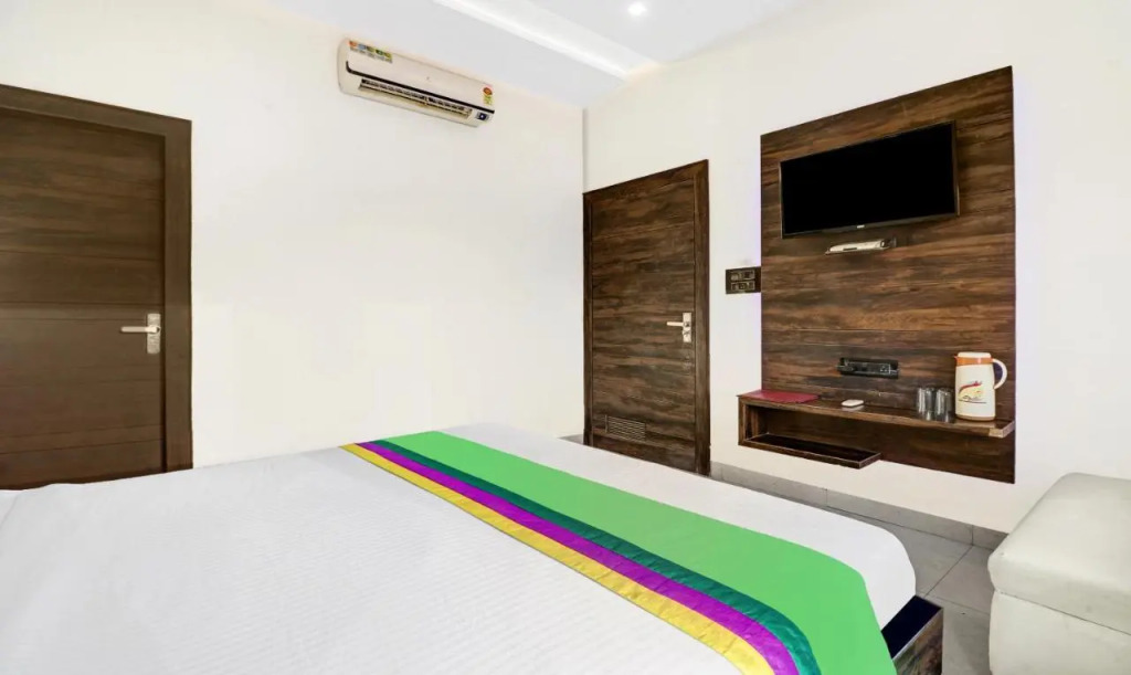 Itsy Hotels Anjali Mahal 500, Mtrs From Mathura Railway Station