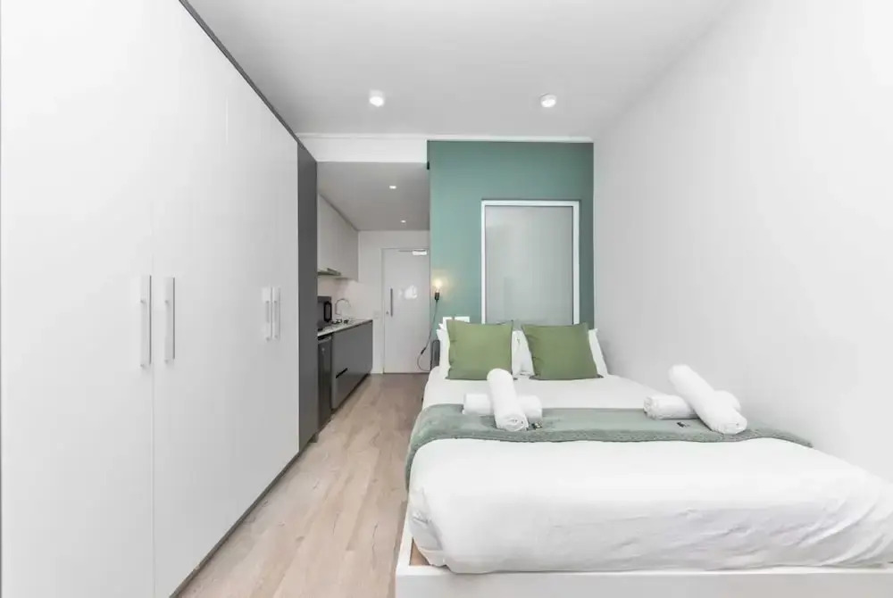 Stunning Studio Apartment With Balcony, Woodstock!