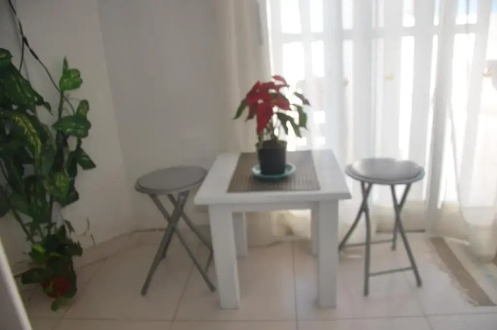 Independent whole 1st floor 1room 1balcony and views 1bathroom