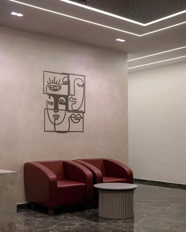 Leo Hotel