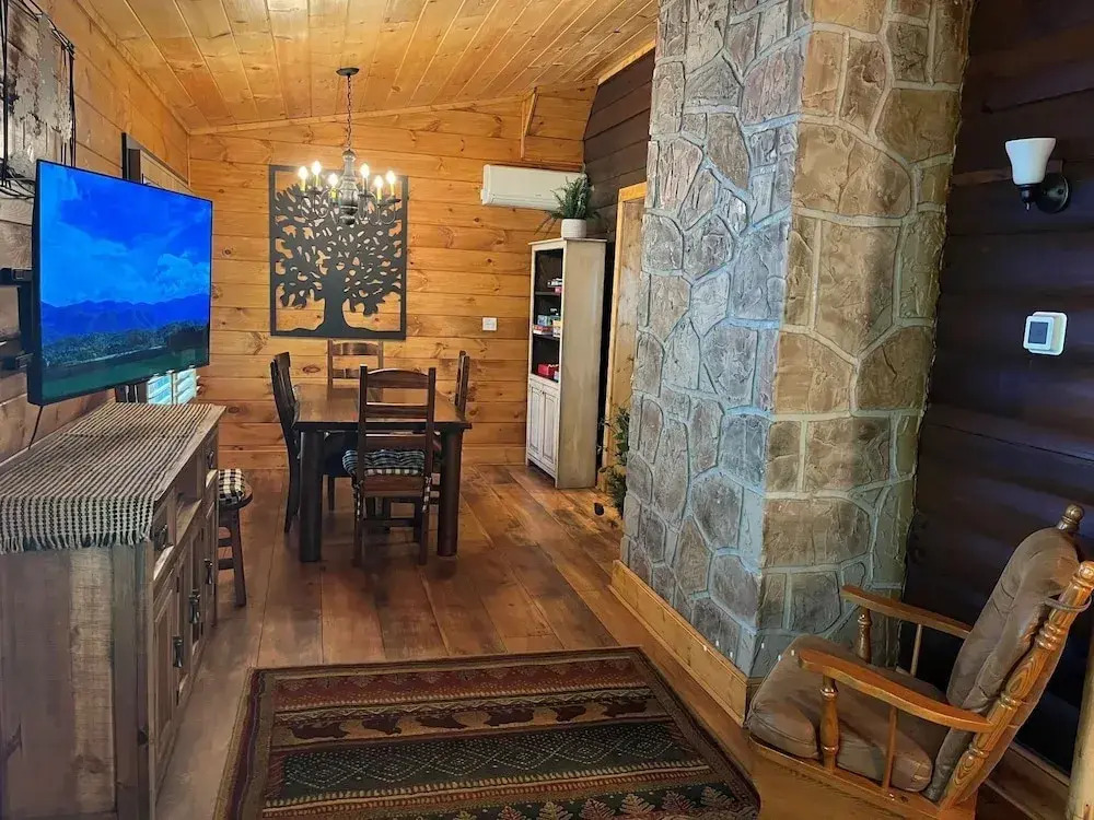 ER258- Sweet Memories Great location- Close to town cabin