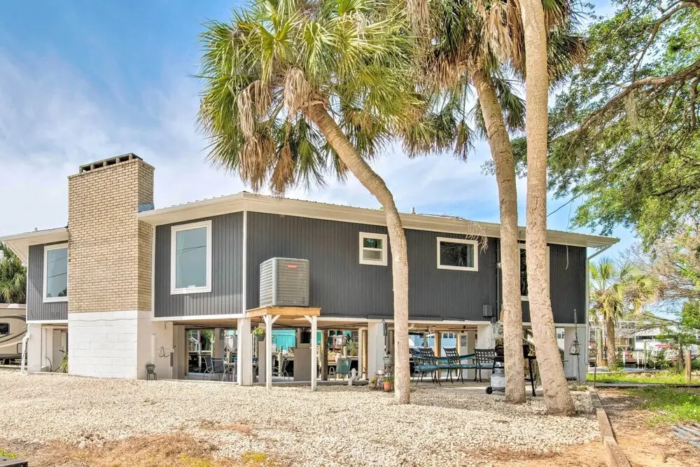 Remodeled Retreat on Homosassa River Canal!