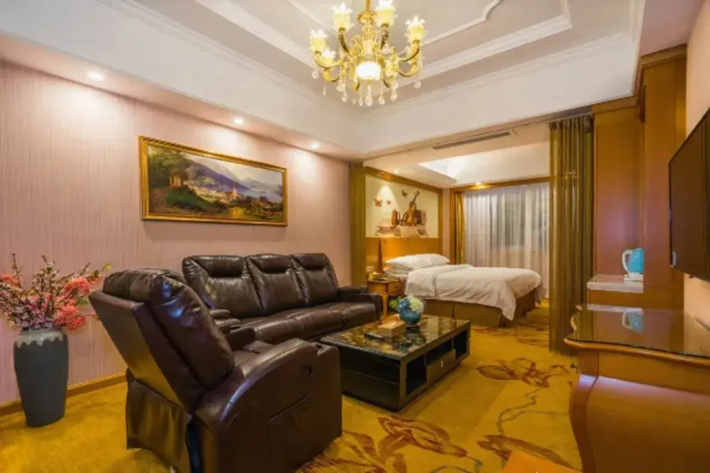 Vienna Hotel (Shanghai Songjiang Mall Miaoqian Street)