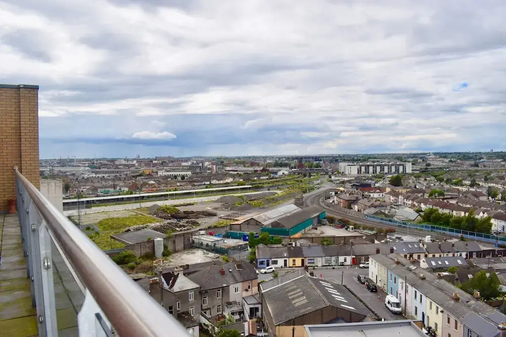 Contemporary 2 Bedroom Apartment Near Ifsc