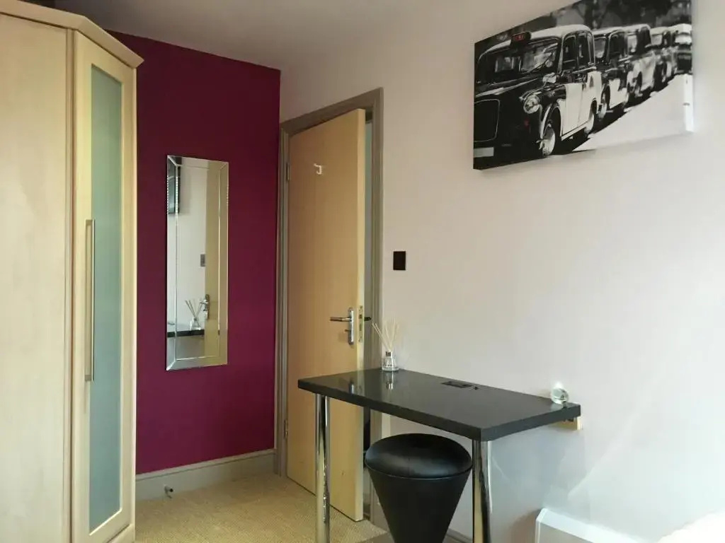 Cherwell Gates 4 Bed Luxury Oxford Apartment for 8 with Roof terrace