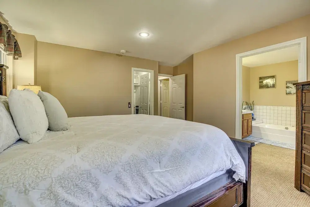Family-friendly Home w/ Hot Tub in Big Bear!