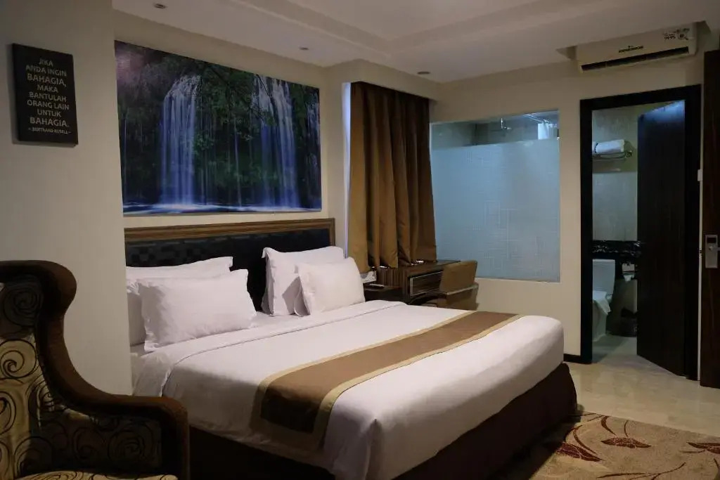 Travellers Hotel Phinisi