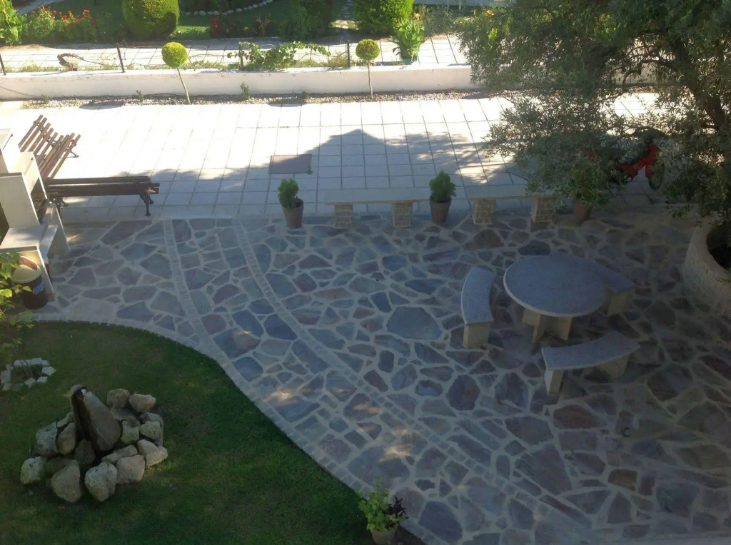 Litsa Apartments